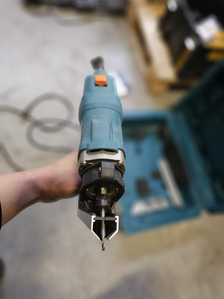 Tweedehands VIRUTEX RA17VG  Sleuf frees 6 mm voor ramen en deuren  Volt
