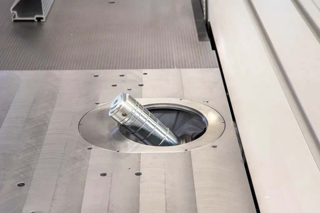 Xi 410 kantelbare freesas