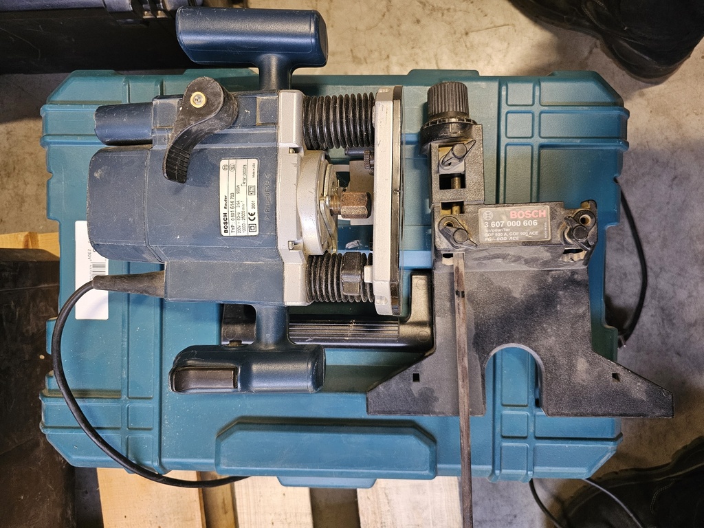 Tweedehands Bovenfrees Bosch Router 900w